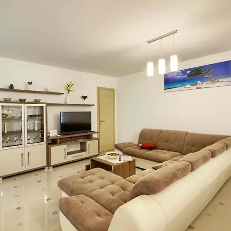 Complex Of 2 Olivia-mar, 2 Private Pools, Up To 20 Persons Only 200m From The Вилла
