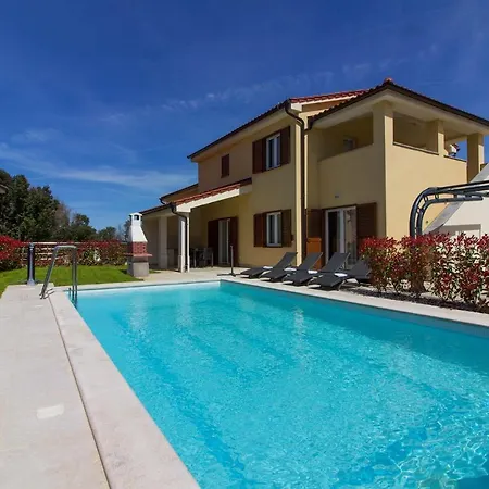 Complex Of 2 Olivia-mar, 2 Private Pools, Up To 20 Persons Only 200m From The Вилла