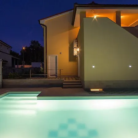 Complex Of 2 Olivia-mar, 2 Private Pools, Up To 20 Persons Only 200m From The Вилла Банджоле