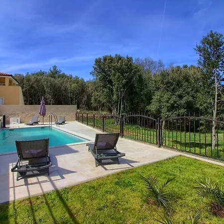 Villa Complex Of 2 Olivia-mar, 2 Private Pools, Up To 20 Persons Only 200m From The *