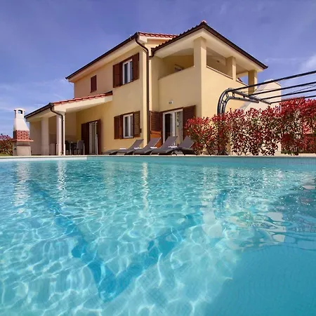 Complex Of 2 Olivia-mar, 2 Private Pools, Up To 20 Persons Only 200m From The * Banjole
