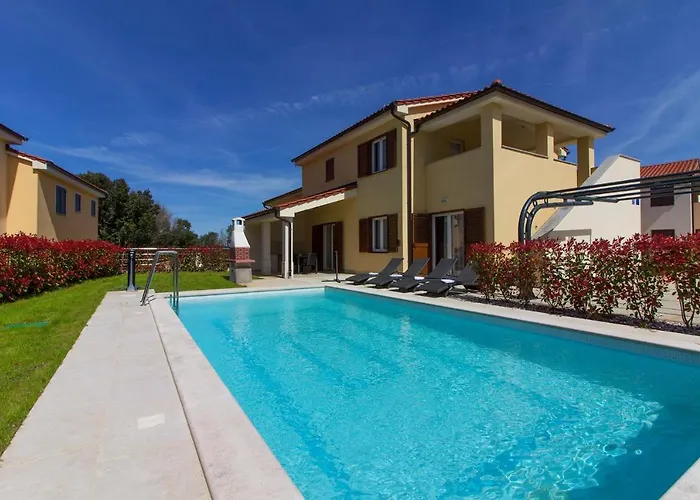 Complex Of 2 Olivia-mar, 2 Private Pools, Up To 20 Persons Only 200m From The Villa