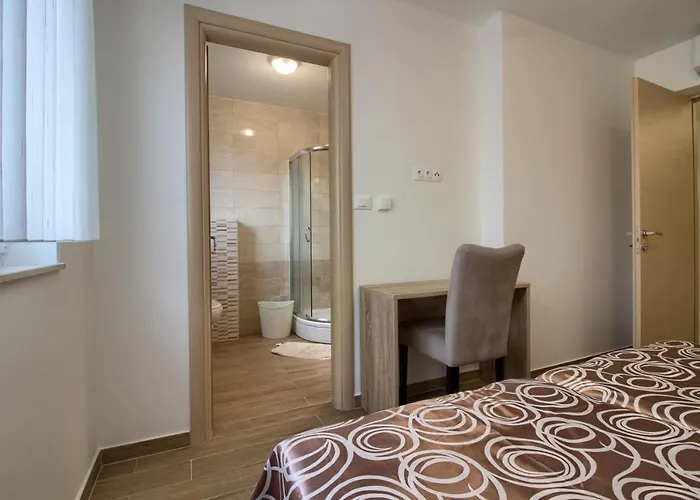 Complex Of 2 Olivia-mar, 2 Private Pools, Up To 20 Persons Only 200m From The * Banjole