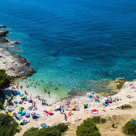 Villa Complex Of 2 Olivia-mar, 2 Private Pools, Up To 20 Persons Only 200m From The Banjole