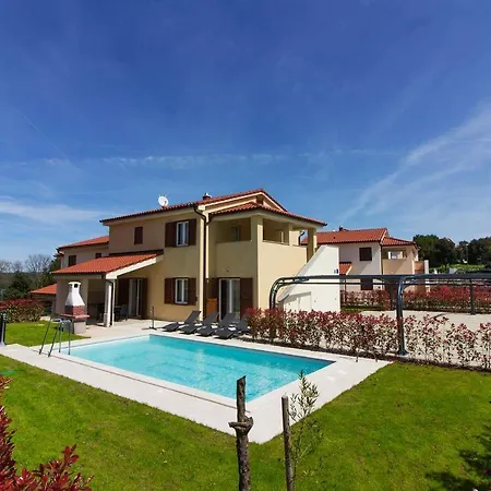 Villa Complex Of 2 Olivia-mar, 2 Private Pools, Up To 20 Persons Only 200m From The