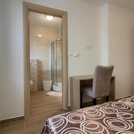 Complex Of 2 Olivia-mar, 2 Private Pools, Up To 20 Persons Only 200m From The * Banjole