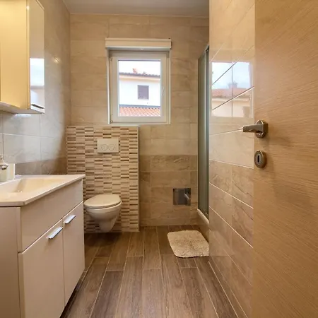 Complex Of 2 Olivia-mar, 2 Private Pools, Up To 20 Persons Only 200m From The Villa Banjole